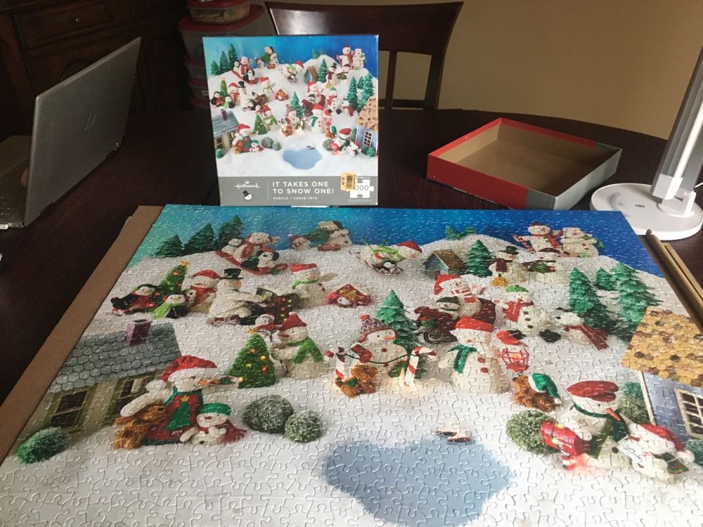 It Takes One to Snow One  - Hallmark puzzle collectible [Barcode 763795463961] - Main Image 2