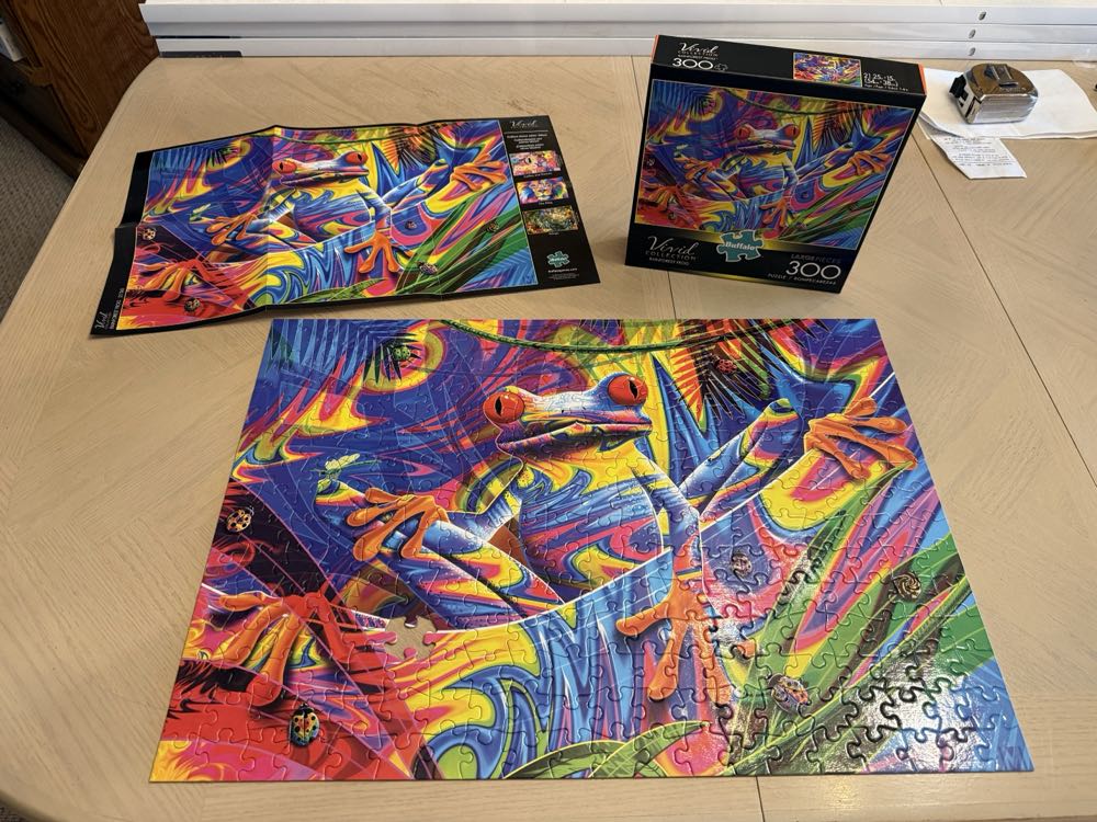 Rainforest Frog - Buffalo puzzle collectible [Barcode 079346027361] - Main Image 3