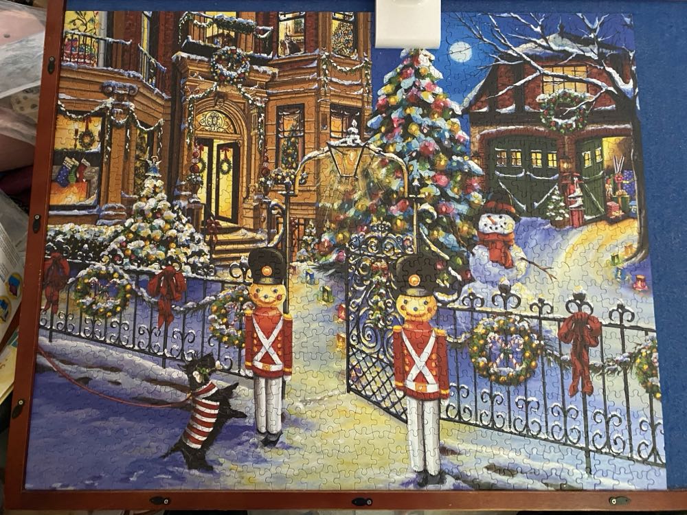 Holiday House - White Mountain 🇺🇸 puzzle collectible [Barcode 724819263332] - Main Image 4