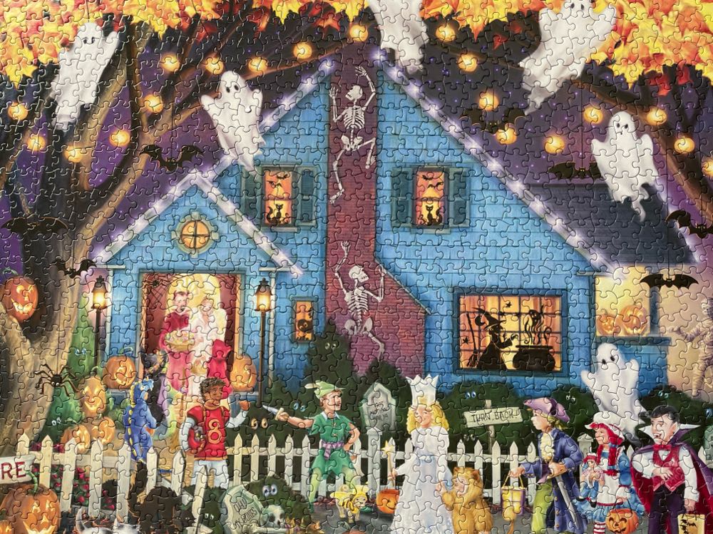 Ghostly Gathering - Vermont Christmas Company puzzle collectible [Barcode 871241003187] - Main Image 3