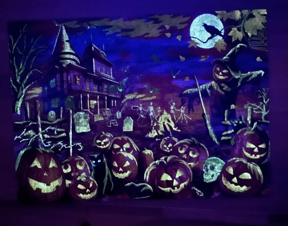All Hallow’s Eve-Done - Master Pieces puzzle collectible [Barcode 705988319914] - Main Image 3