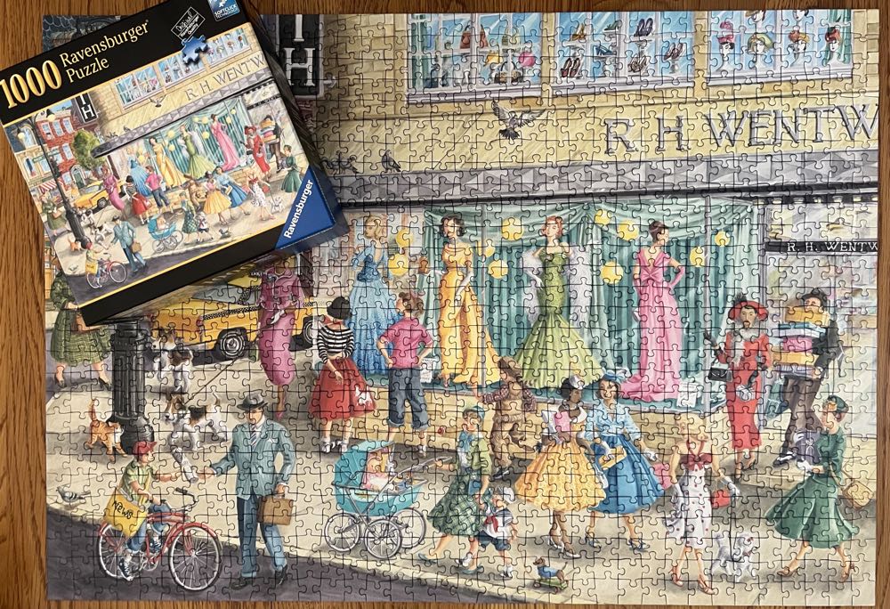 Window Shoppers (NIB) - (1) - Ravensbuger puzzle collectible [Barcode 4005556819898] - Main Image 4