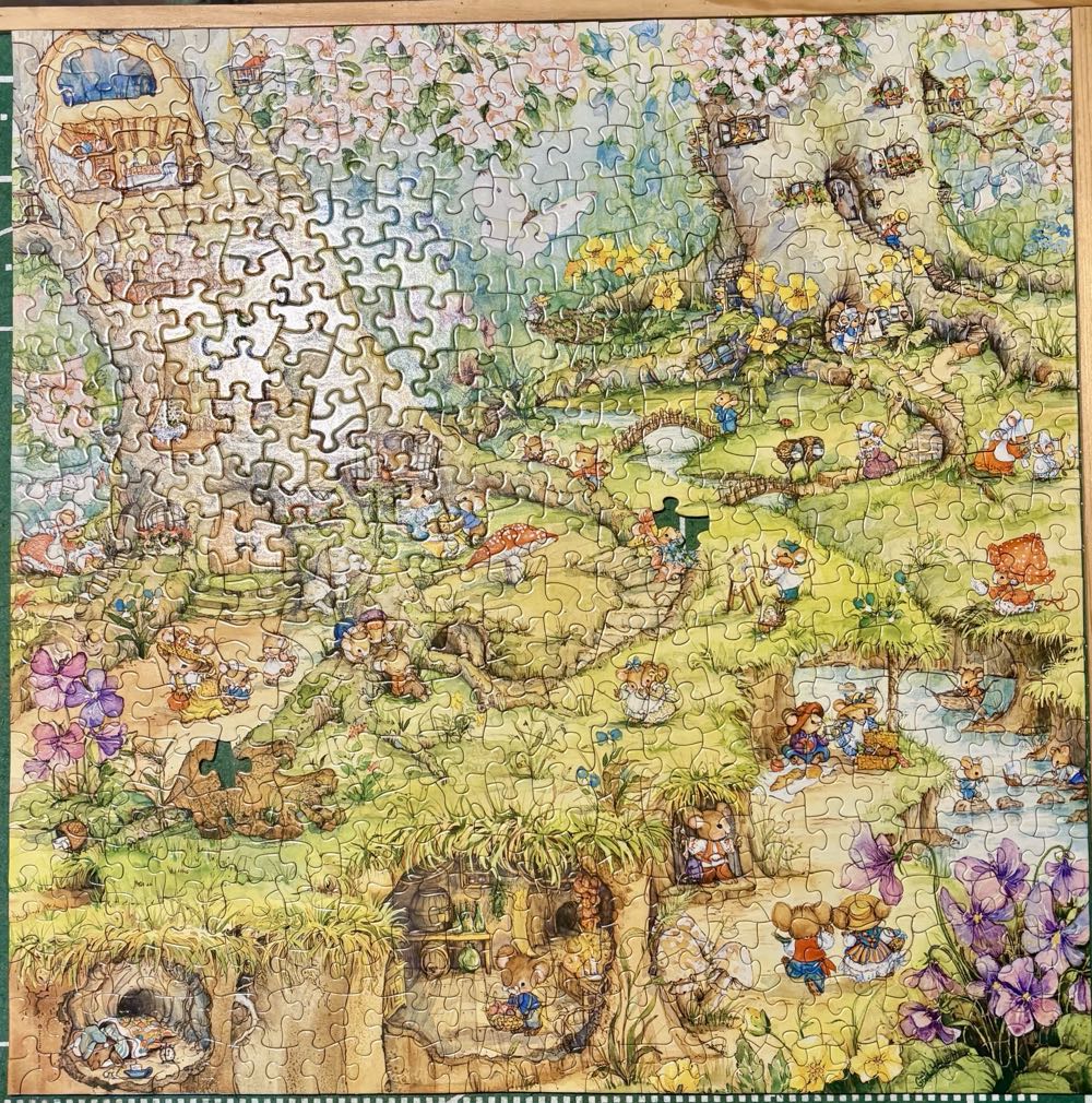 Merry Mousetown - Springbok puzzle collectible - Main Image 2