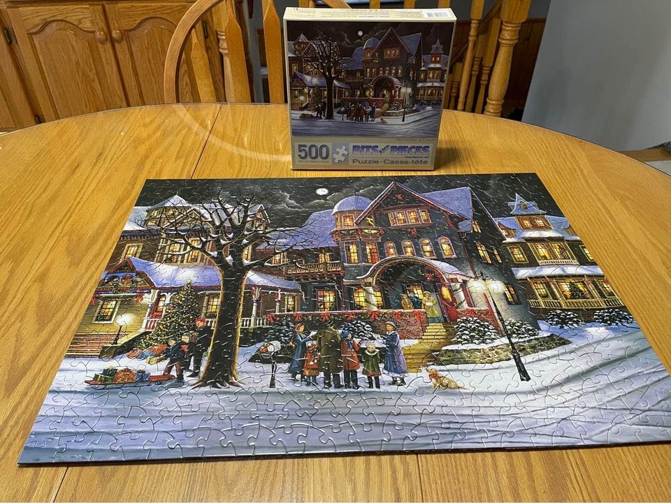 The Carolers - Bits & Pieces 🇺🇸 puzzle collectible [Barcode 192949033154] - Main Image 3