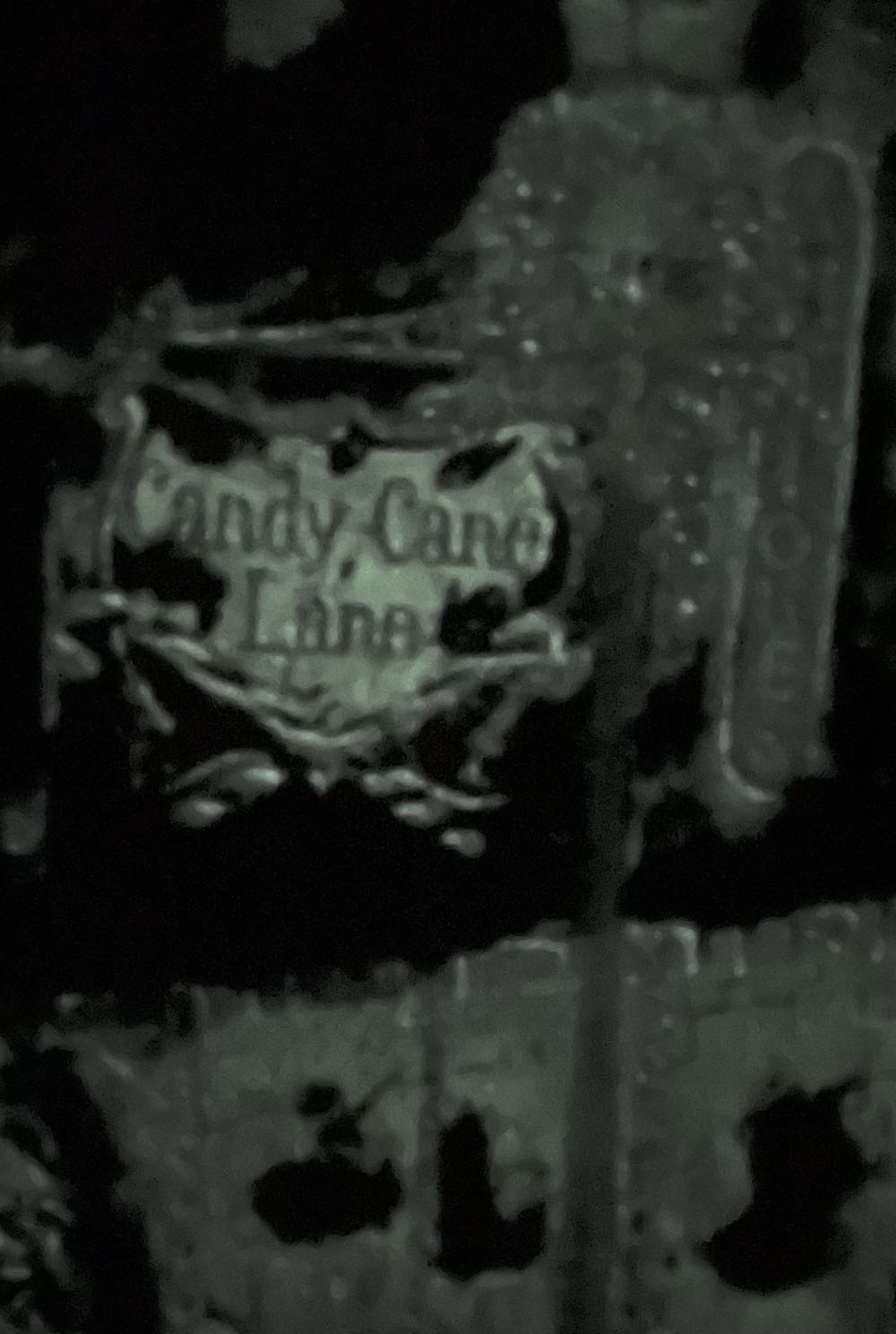 Candy Cane Lane - Bits & Pieces puzzle collectible [Barcode 704812403089] - Main Image 4