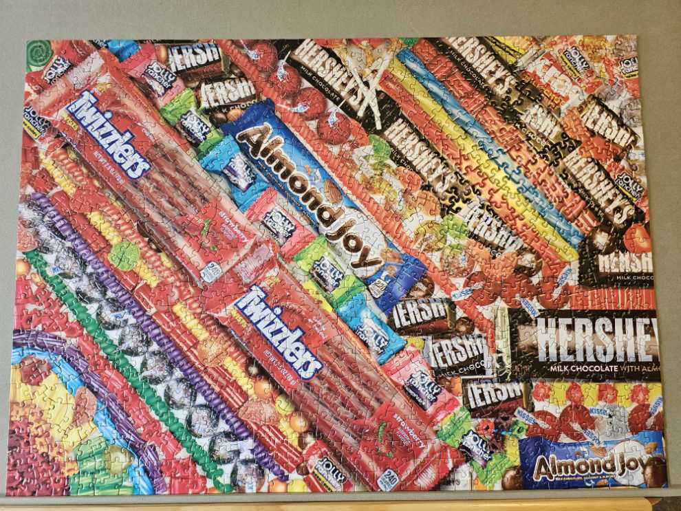 Sweet Tooth Fix - Hershey - MasterPieces puzzle collectible [Barcode 705988719127] - Main Image 2