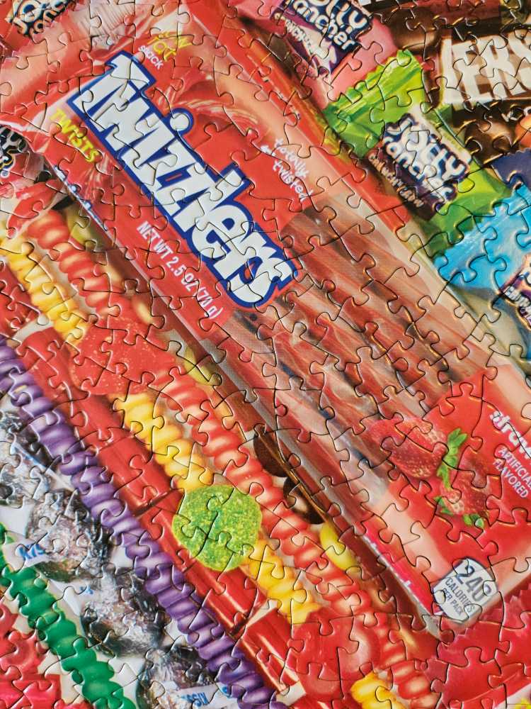 Sweet Tooth Fix - Hershey - MasterPieces puzzle collectible [Barcode 705988719127] - Main Image 3