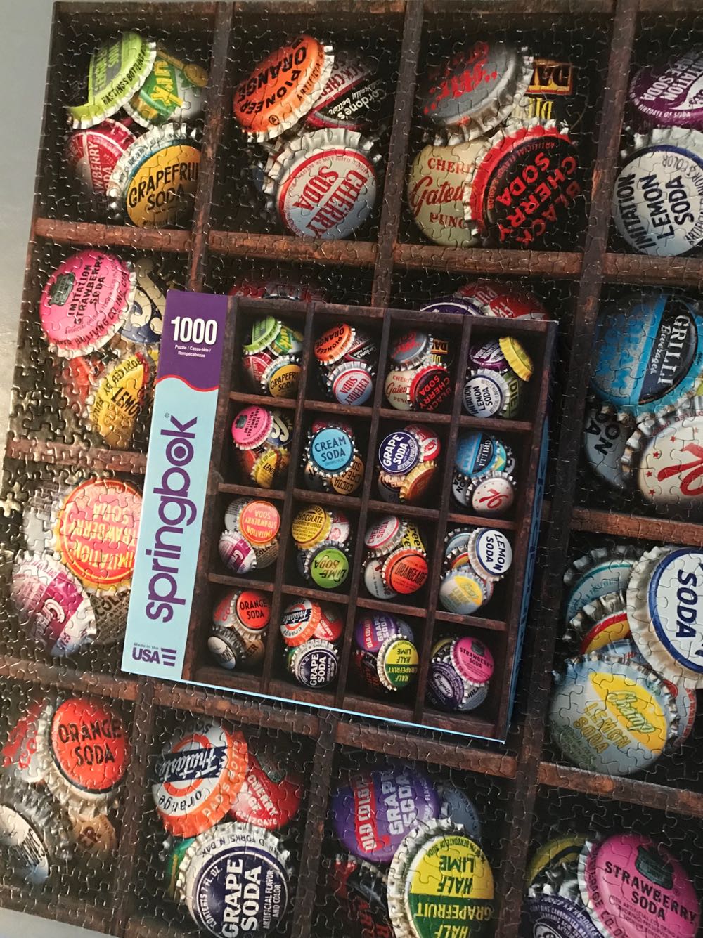 Colorful Caps - Springbok puzzle collectible [Barcode 091683107377] - Main Image 3