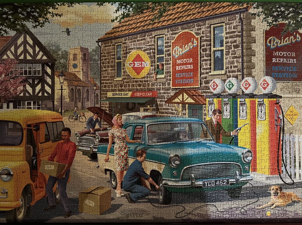 The Petrol Station - Falcon de luxe puzzle collectible [Barcode 8710126113219] - Main Image 2
