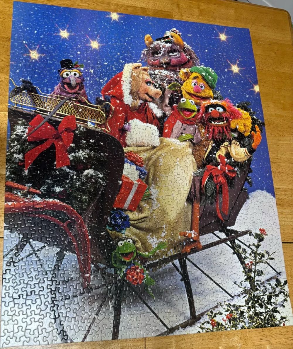 A Muppet Christmas Party - Springbok puzzle collectible - Main Image 3