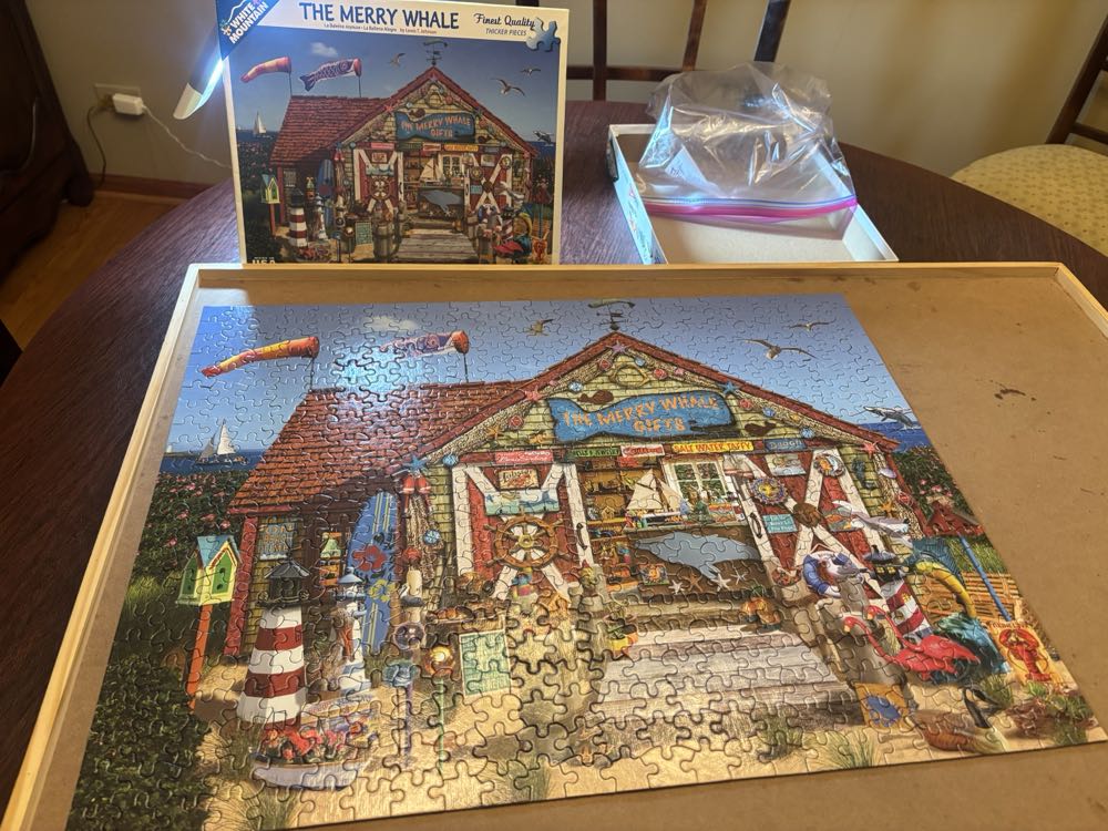 The Merry Whale - White Mountain puzzle collectible [Barcode 724819259120] - Main Image 5