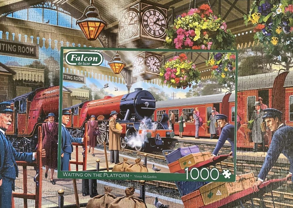 Waiting On The Platform - Falcon de luxe puzzle collectible [Barcode 8710126112502] - Main Image 4