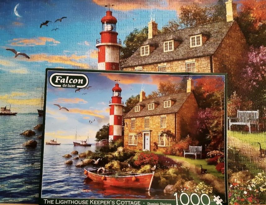 The Lighthouse Keepers Cottage - Falcon de luxe puzzle collectible [Barcode 8710126112472] - Main Image 4