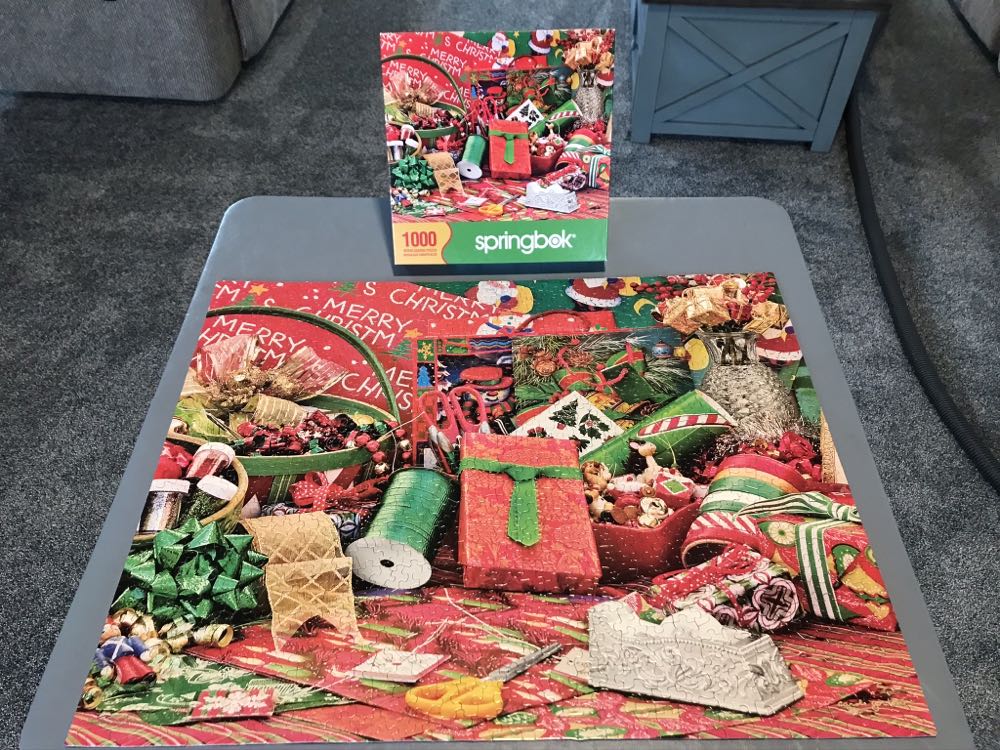 It’s A Wrap - Springbok puzzle collectible [Barcode 091683105441] - Main Image 2