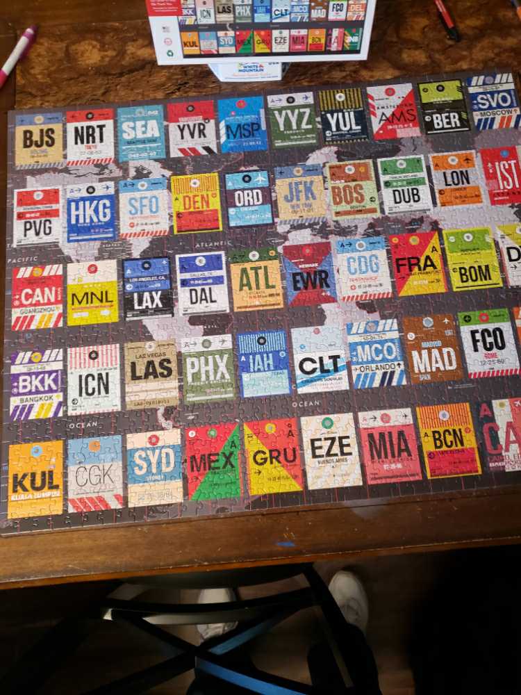 World’s Airport Travel Tags  - Hart puzzle collectible [Barcode 704846704831] - Main Image 2