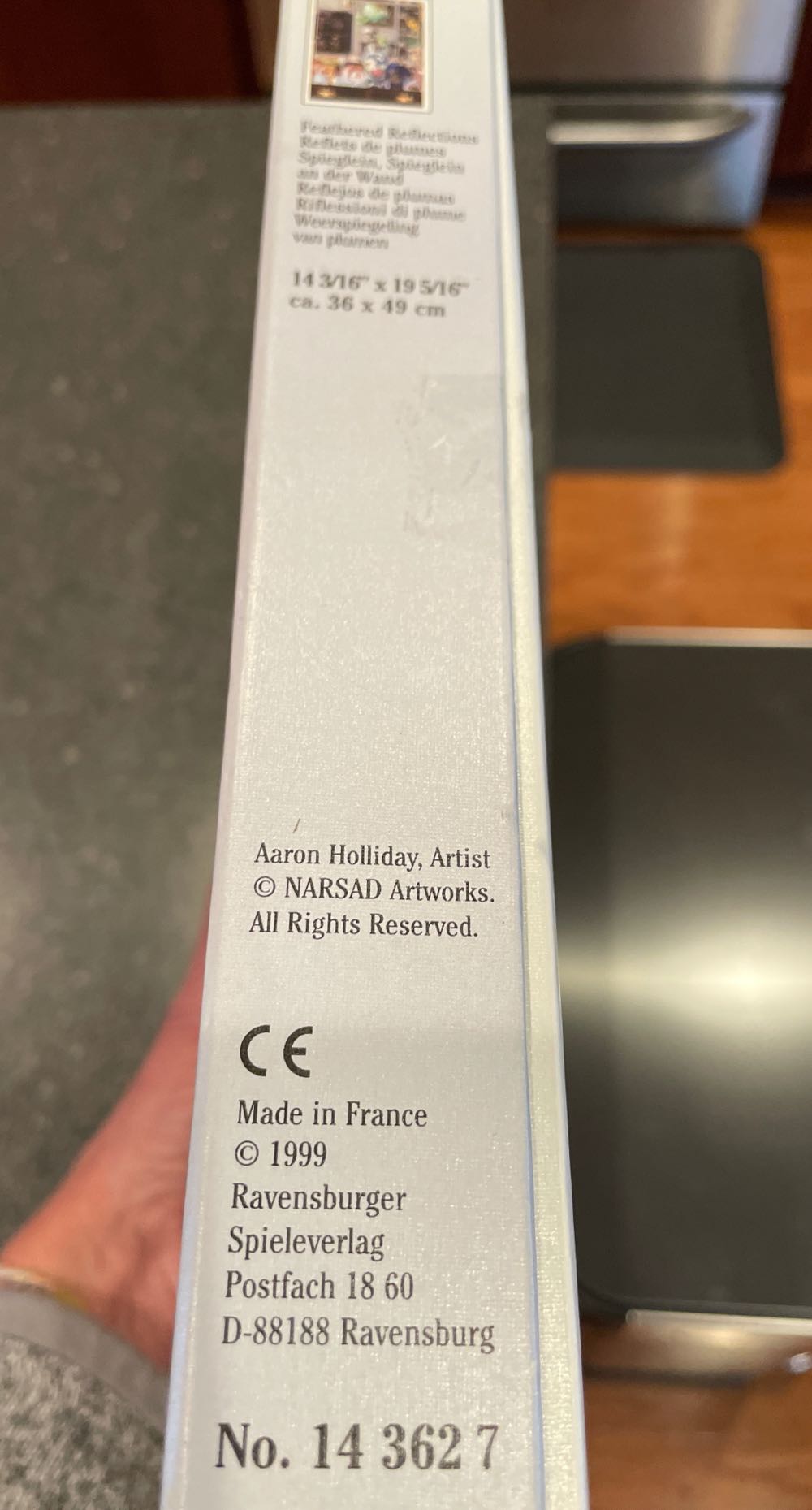 Feathered Reflections - Ravensburger puzzle collectible [Barcode 4005556143627] - Main Image 2