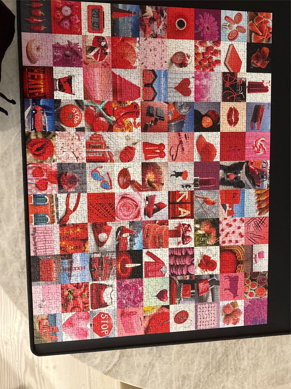 99 Beautiful Red Things - Ravensburger puzzle collectible [Barcode 4005556162154] - Main Image 3