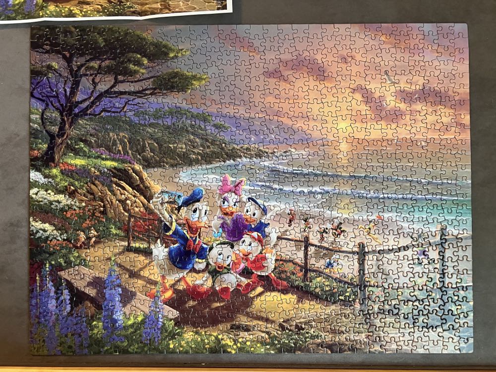 Donald and Daisy A Duck Day Afternoon (Disney Dreams) - Ceaco puzzle collectible [Barcode 021081291866] - Main Image 3