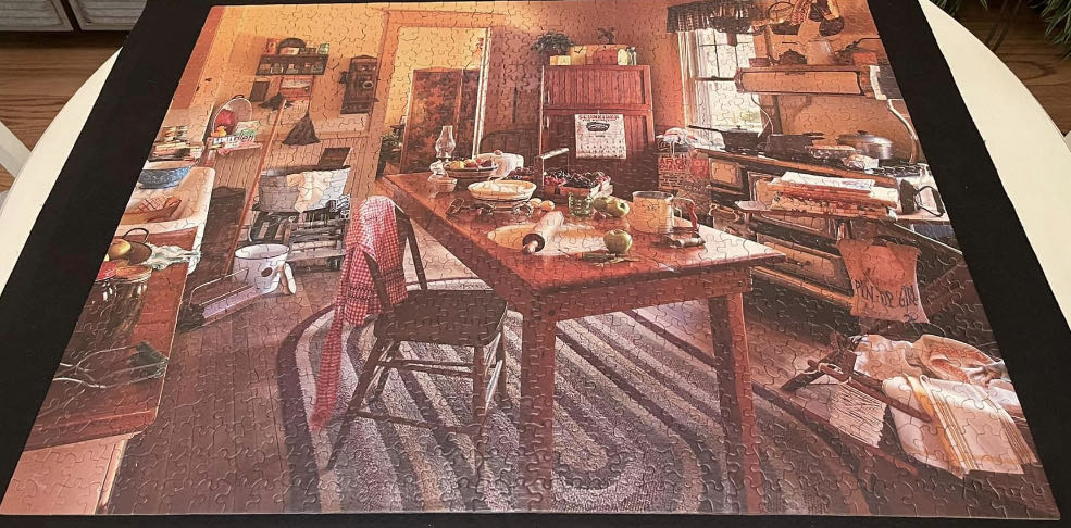 Grandma’s Kitchen - White Mountain puzzle collectible [Barcode 724819251469] - Main Image 3