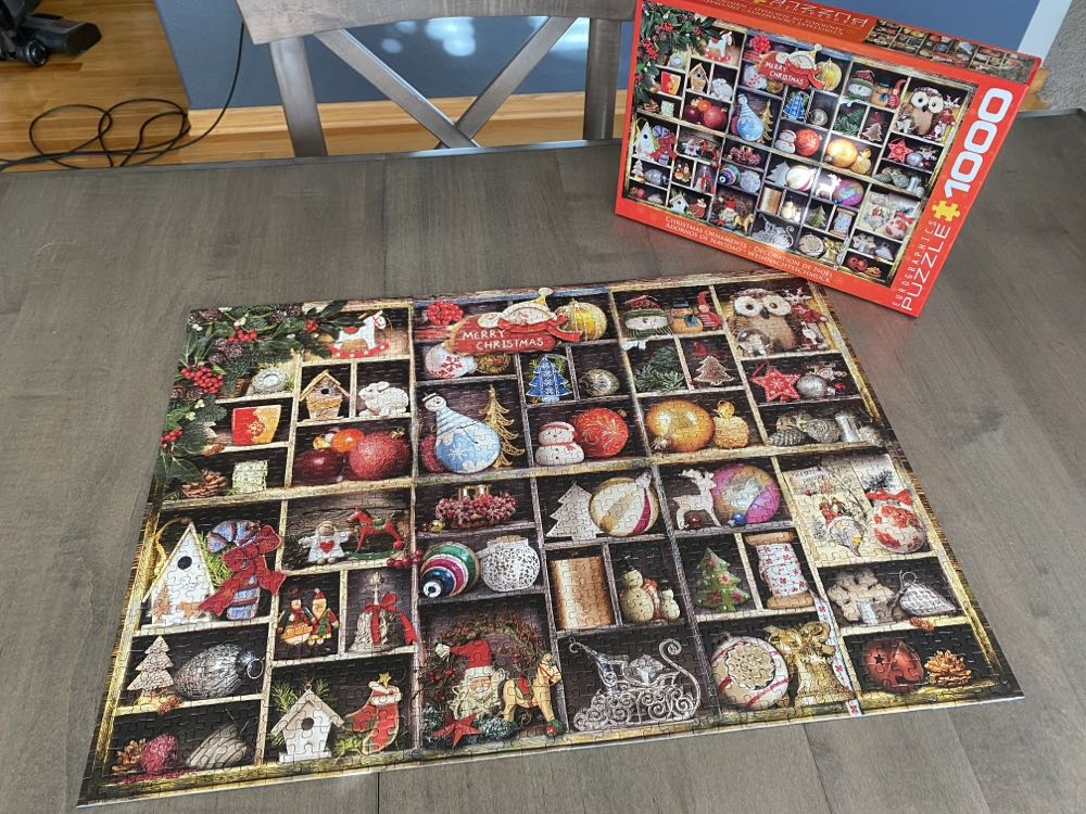 Christmas Ornaments - Eurographics puzzle collectible [Barcode 628136607599] - Main Image 4