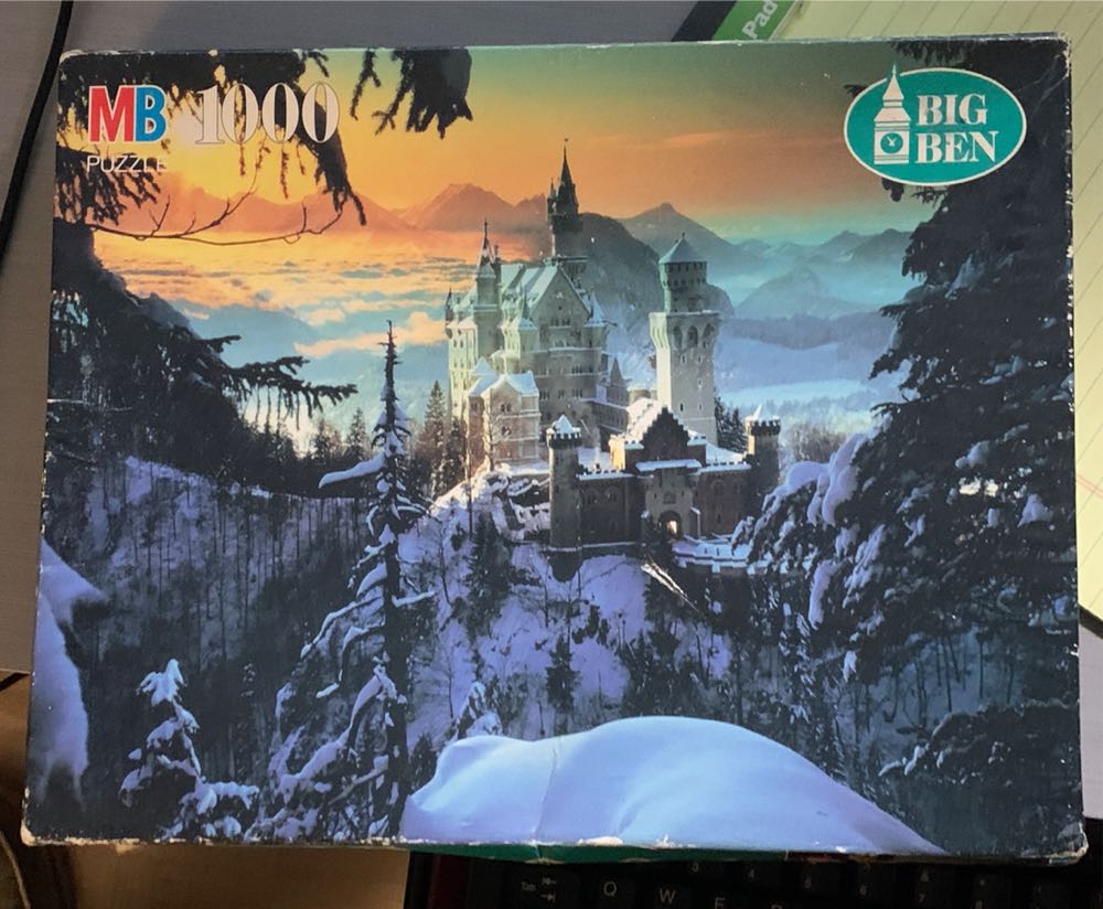 Neuschwanstein Castle - Milton Bradley puzzle collectible [Barcode 032244049620] - Main Image 1