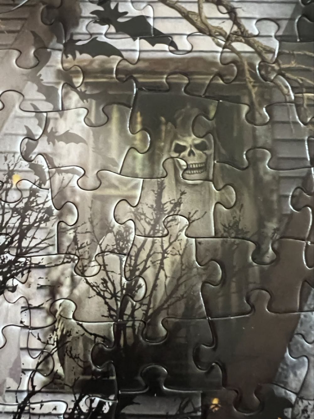 Spooky House - SunsOut puzzle collectible [Barcode 796780956155] - Main Image 4