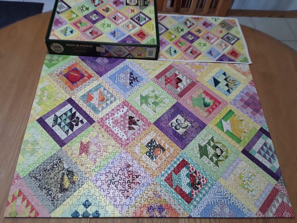 Fruit Basket Quilt - Cobble Hill puzzle collectible [Barcode 625012802673] - Main Image 3