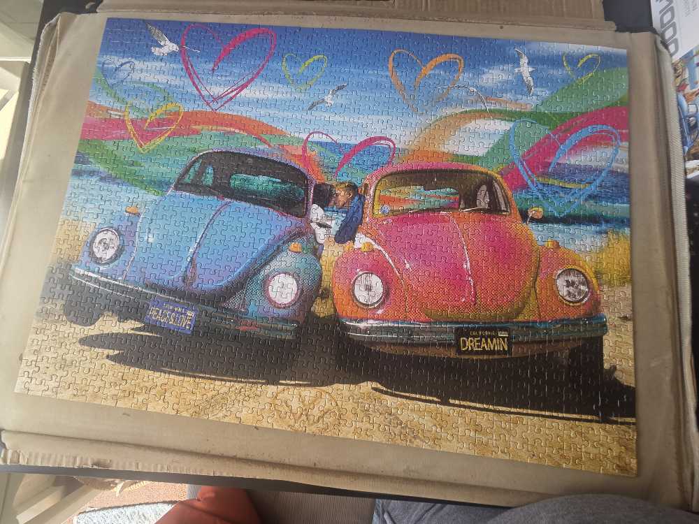 VW Beetle Love - EuroGraphics puzzle collectible [Barcode 628136655255] - Main Image 2
