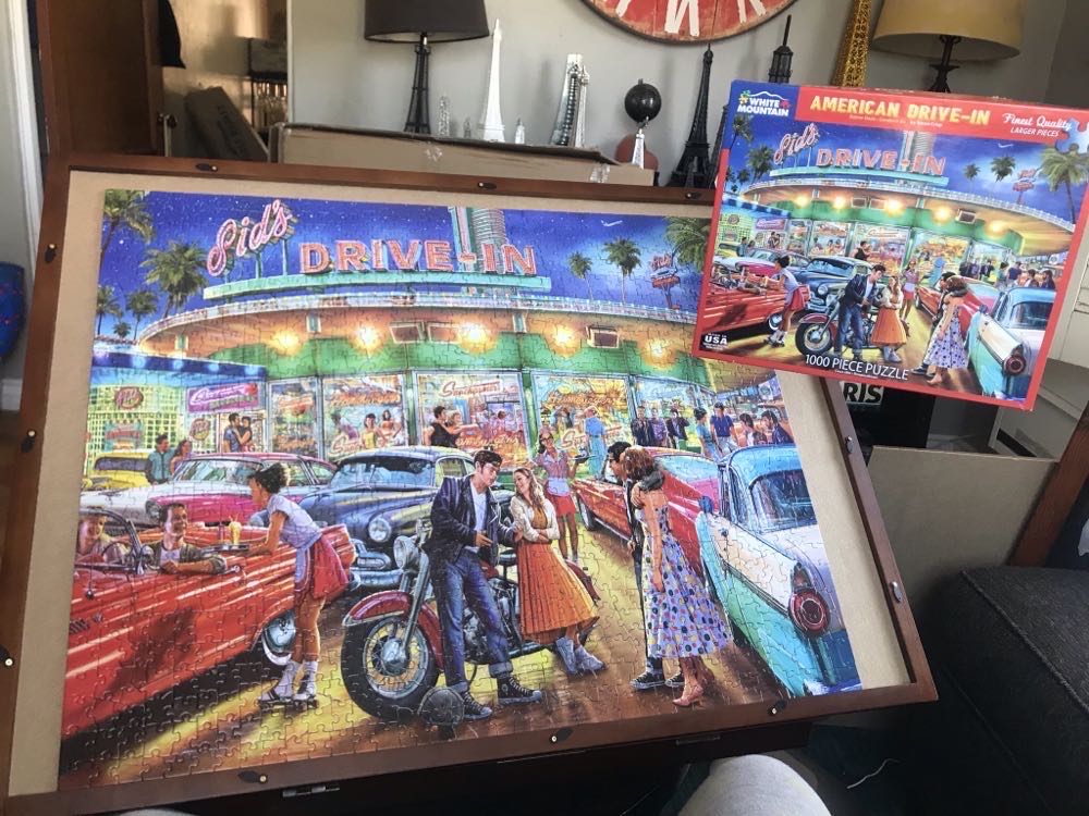 Dancing At The Diner - White Mountain puzzle collectible [Barcode 724819264391] - Main Image 3