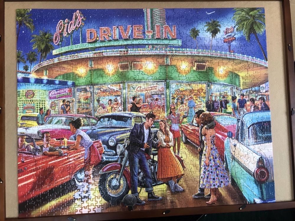 Dancing At The Diner - White Mountain puzzle collectible [Barcode 724819264391] - Main Image 4