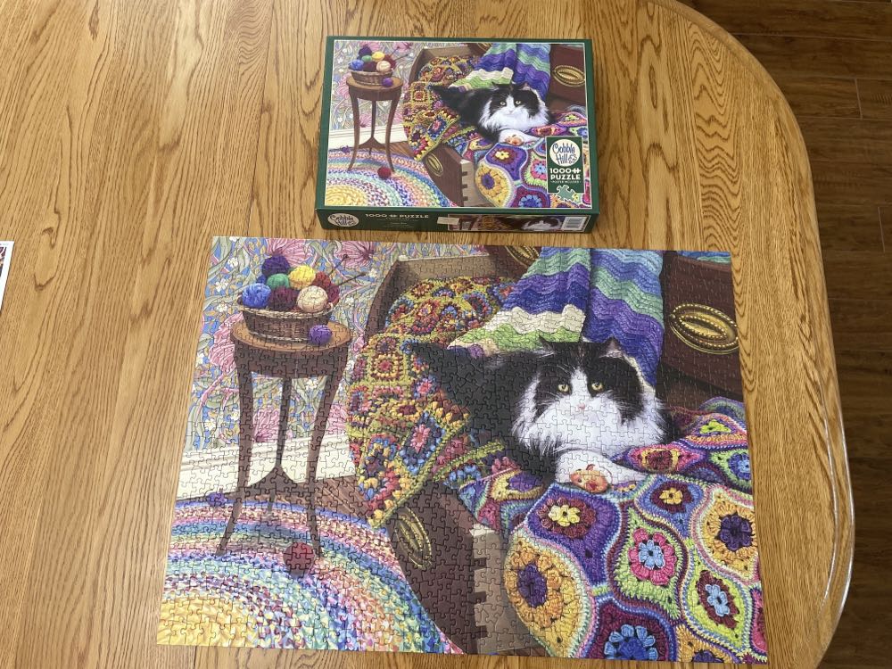 Comfy Cat - Cobble Hill puzzle collectible [Barcode 625012803168] - Main Image 4