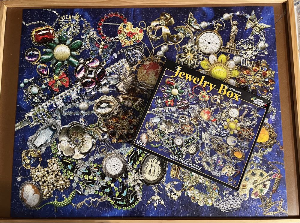 ZZ - Jewelry Box (BORROWED) - White Mountain Puzzles puzzle collectible [Barcode 724819253074] - Main Image 3