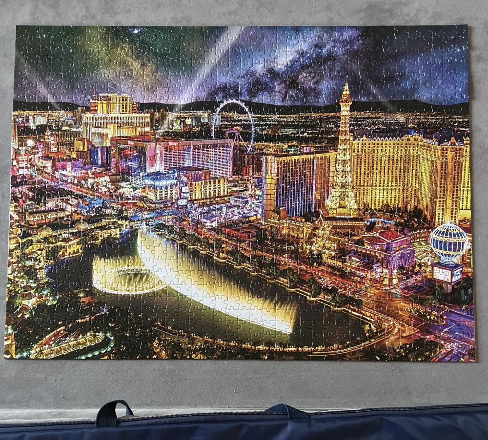 Las Vegas Night - Buffalo puzzle collectible [Barcode 079346119745] - Main Image 2