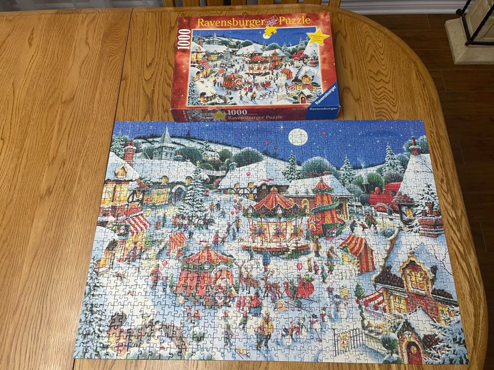 Christmas Fair (Retired From Circulation) - Ravensburger puzzle collectible [Barcode 4005556152728] - Main Image 4