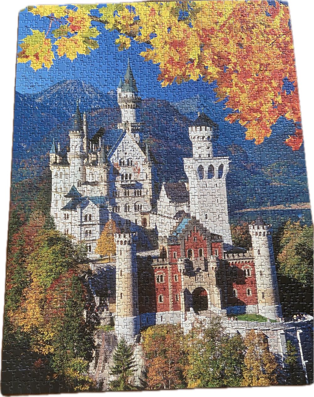 Neuschwanstein In Autumn - Ravensburger puzzle collectible [Barcode 4005556163861] - Main Image 2