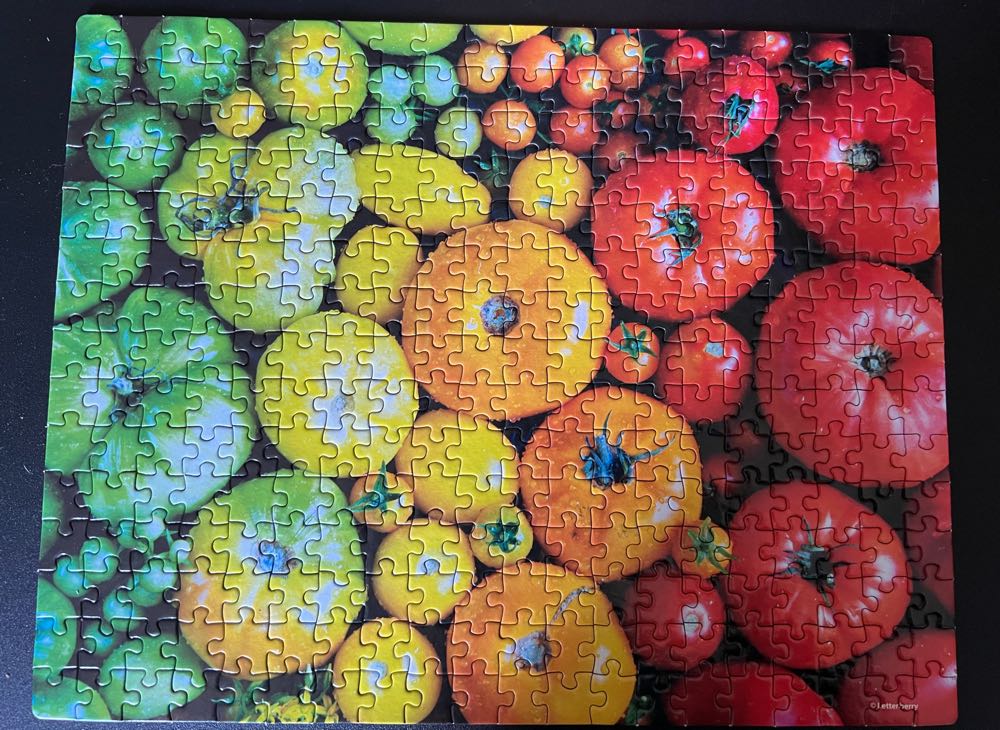 Rainbow Of Veggies - Cardinal puzzle collectible [Barcode 778988330074] - Main Image 3