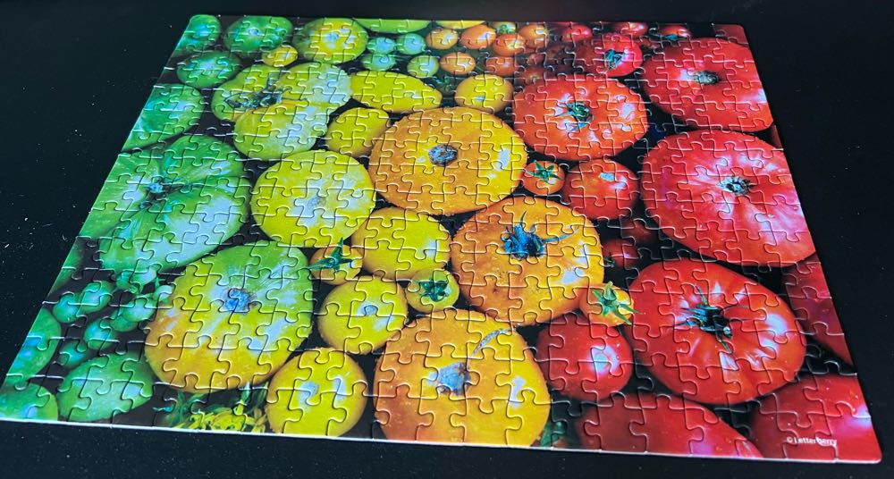 Rainbow Of Veggies - Cardinal puzzle collectible [Barcode 778988330074] - Main Image 4