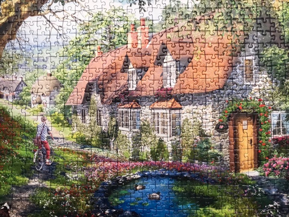 Flower Hill Lane - Ravensburger puzzle collectible [Barcode 4005556167777] - Main Image 3