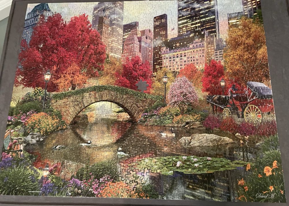 Central Park Paradise - Springbok puzzle collectible [Barcode 091683109128] - Main Image 3