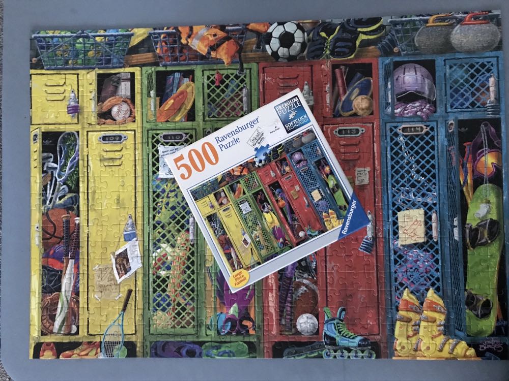 SOLD The Locker Room - Ravensburger puzzle collectible [Barcode 4005556824144] - Main Image 3
