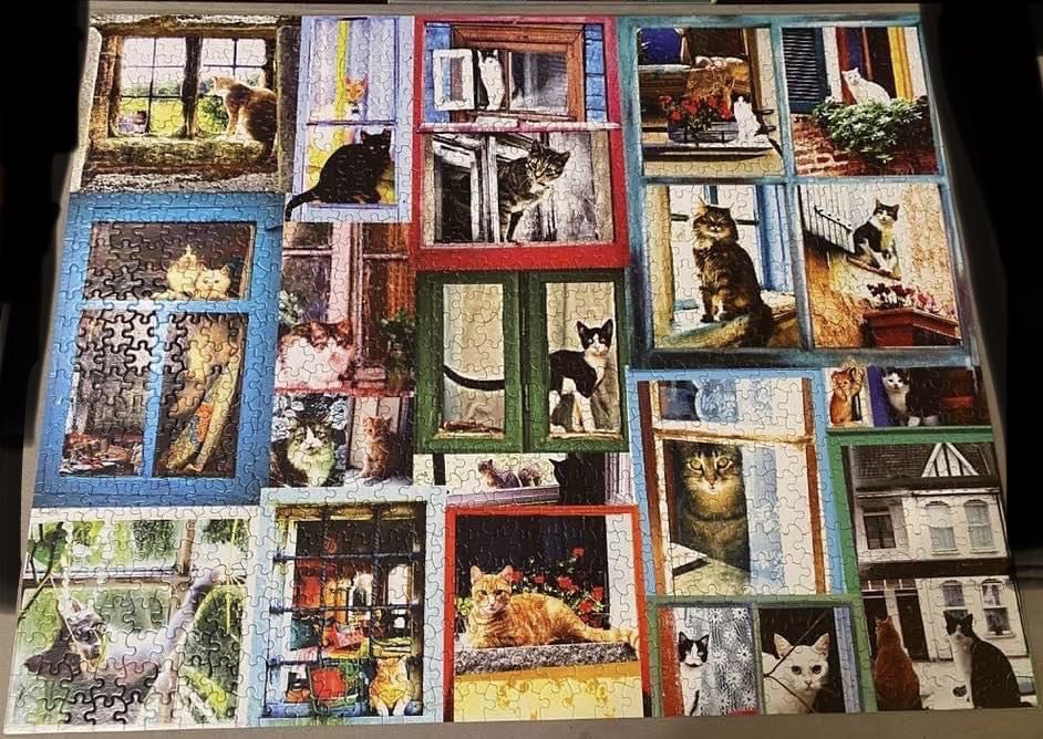Window Cats - White Mountain puzzle collectible [Barcode 724819255788] - Main Image 4