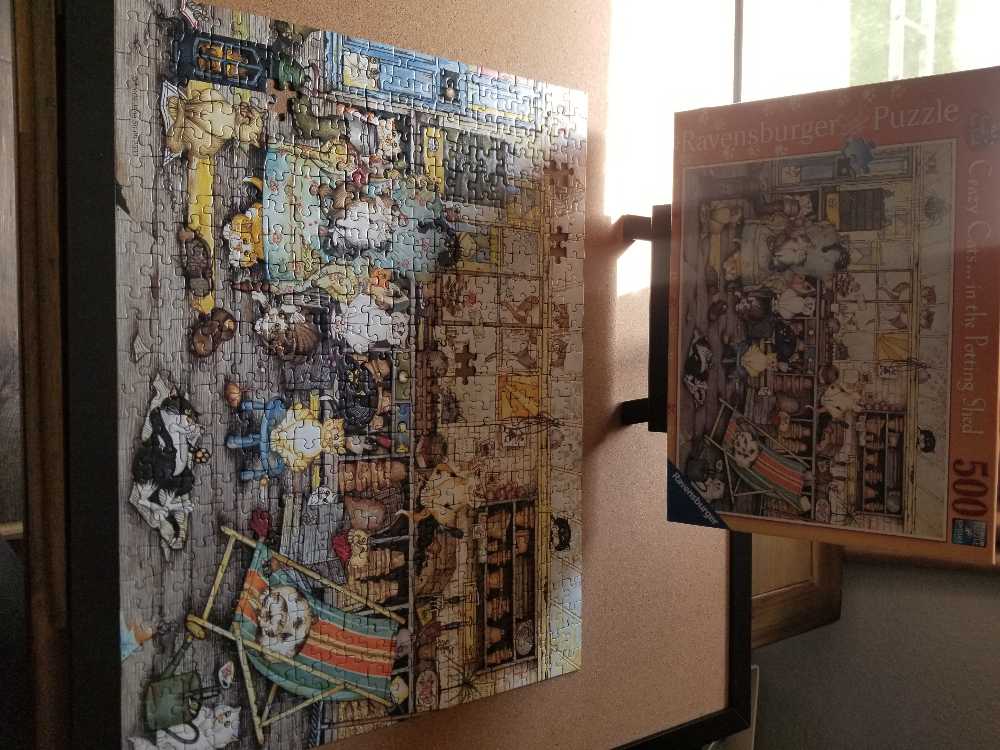 Crazy Cats - In The Potting Shed - Ravensburger puzzle collectible [Barcode 4005556141357] - Main Image 2