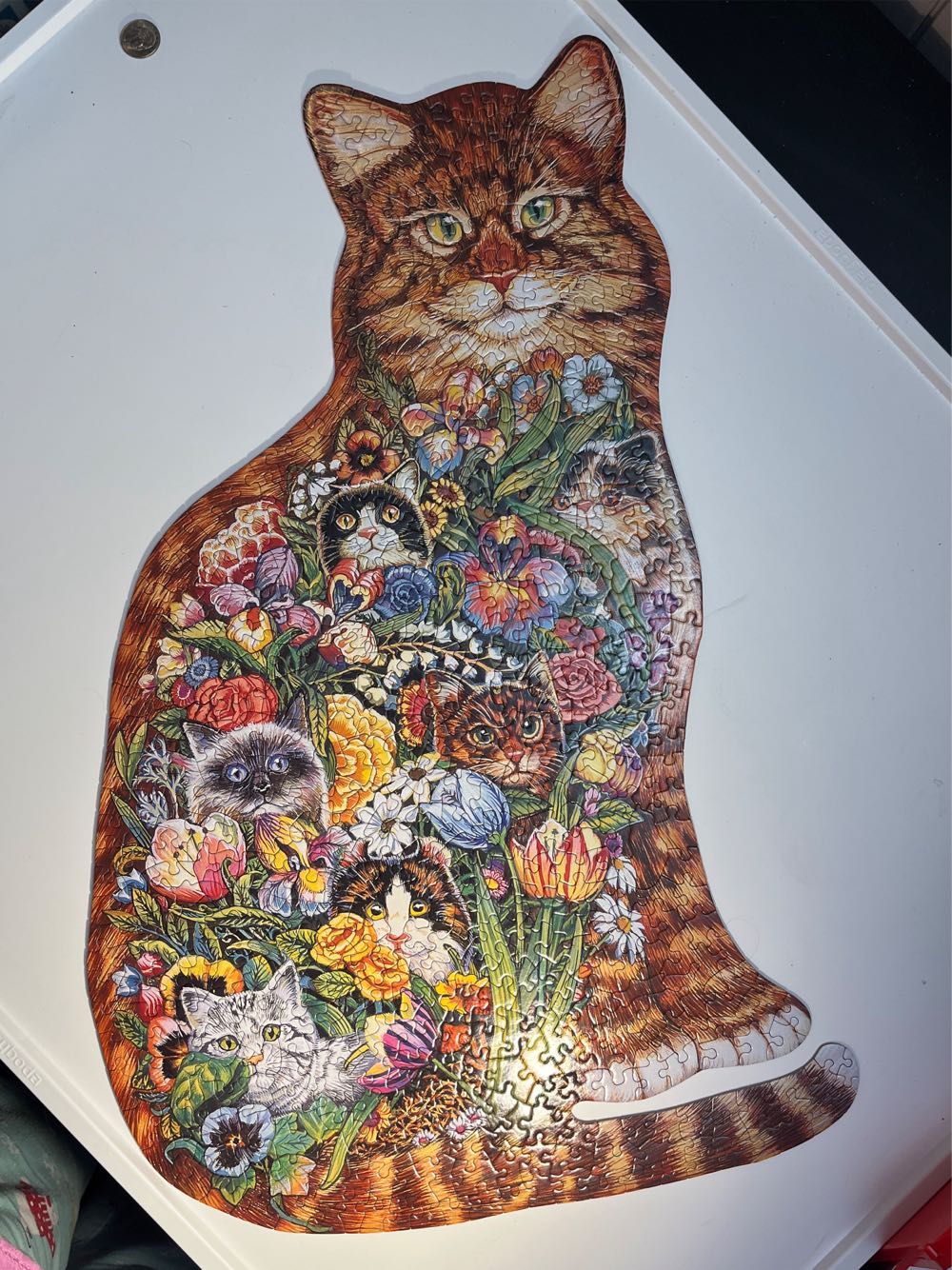Bits And Pieces: Felines In The Flowers - Bits & Pieces puzzle collectible [Barcode 704812603588] - Main Image 2