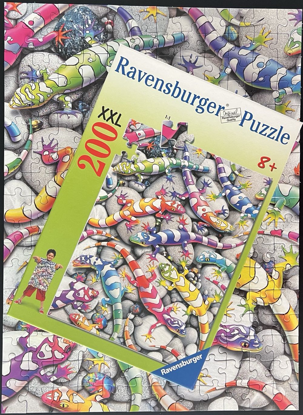 A Gecko Party - Ravensburger puzzle collectible [Barcode 4005556127931] - Main Image 4