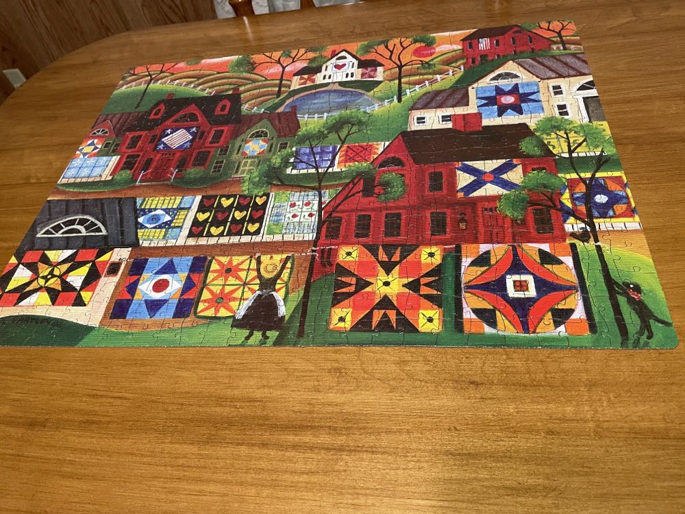 Mama’s Colorful Quilts - Cardinal puzzle collectible [Barcode 778988266465] - Main Image 3