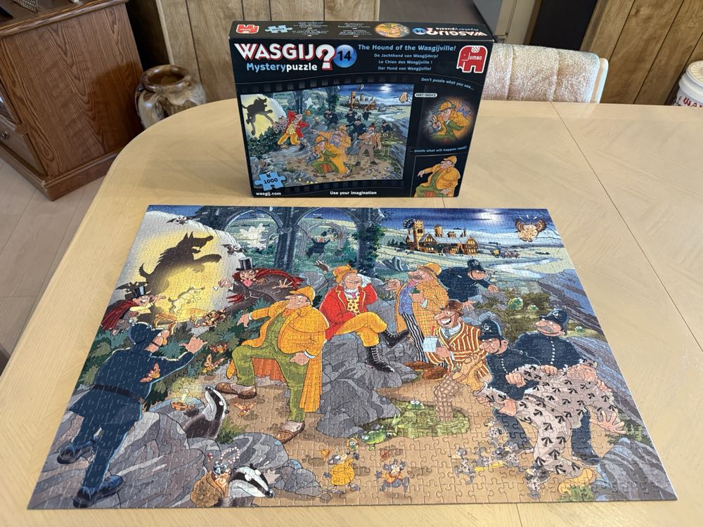 Wasgij? The Hound Of Wasgijville! (M14) - Jumbo puzzle collectible [Barcode 8710126191583] - Main Image 4