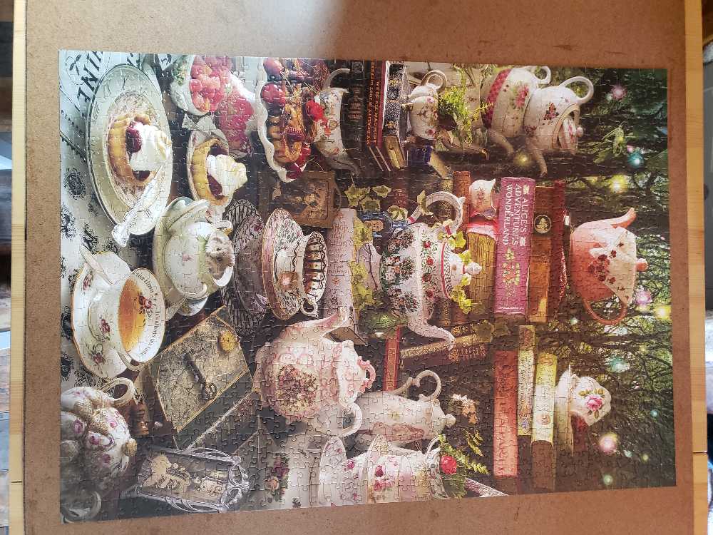 We’re All Mad Here - Cobble Hill 🇺🇸 puzzle collectible [Barcode 625012802680] - Main Image 2