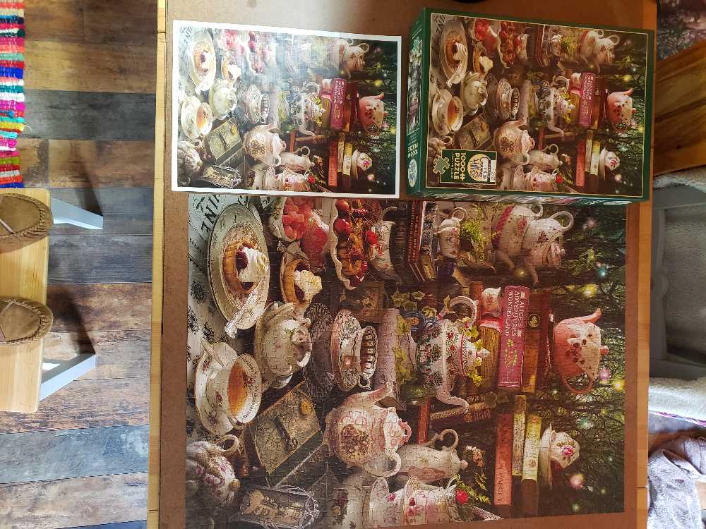 We’re All Mad Here - Cobble Hill 🇺🇸 puzzle collectible [Barcode 625012802680] - Main Image 3