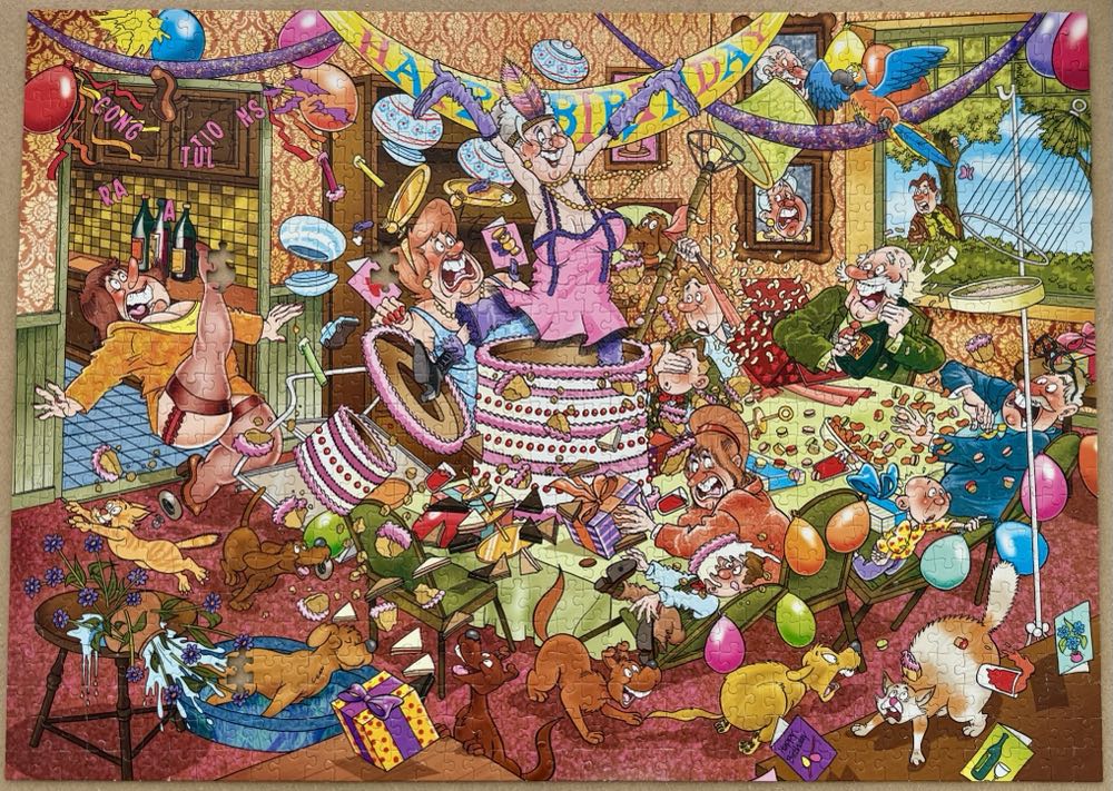 Wasgij Mystery 16 - Birthday Surprise - Holdson puzzle collectible [Barcode 9414131772186] - Main Image 3