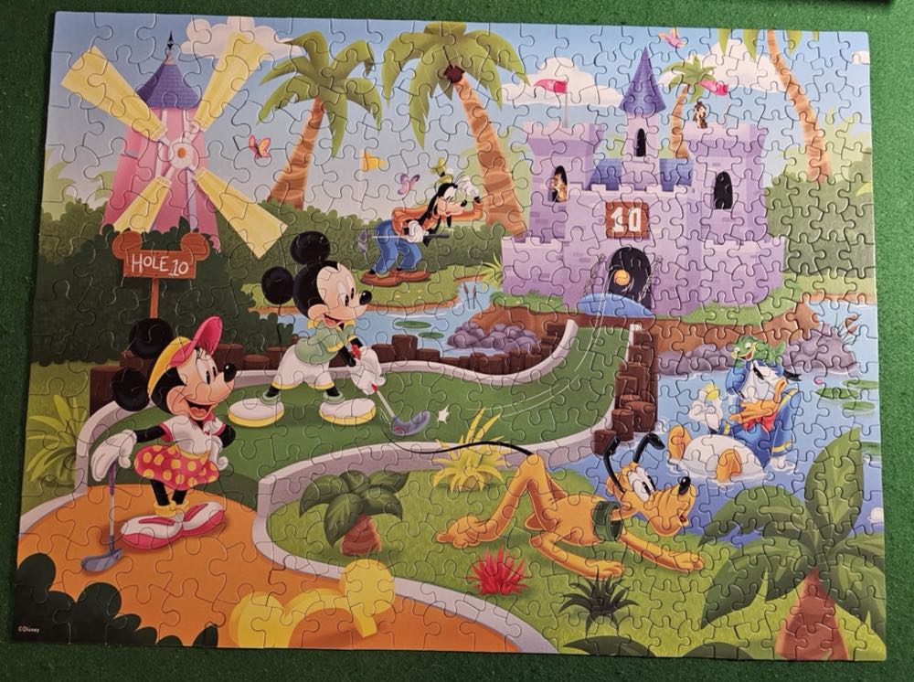 Disney: Miniature Golf - Ceaco puzzle collectible [Barcode 021081232173] - Main Image 2